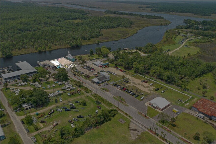 More Photos Of 69 Riverside Dr, Crawfordville Restaurant For Sale