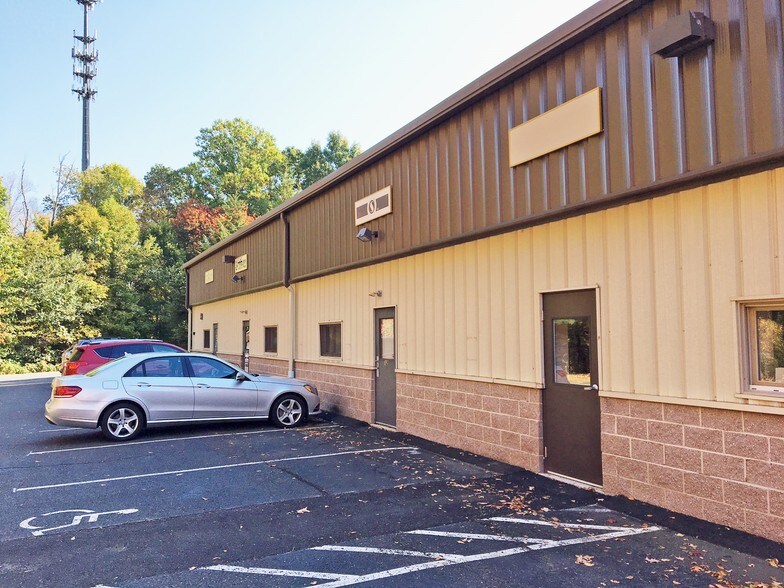 More Photos Of 1432 Old Waterbury Rd, Southbury Warehouse For Lease