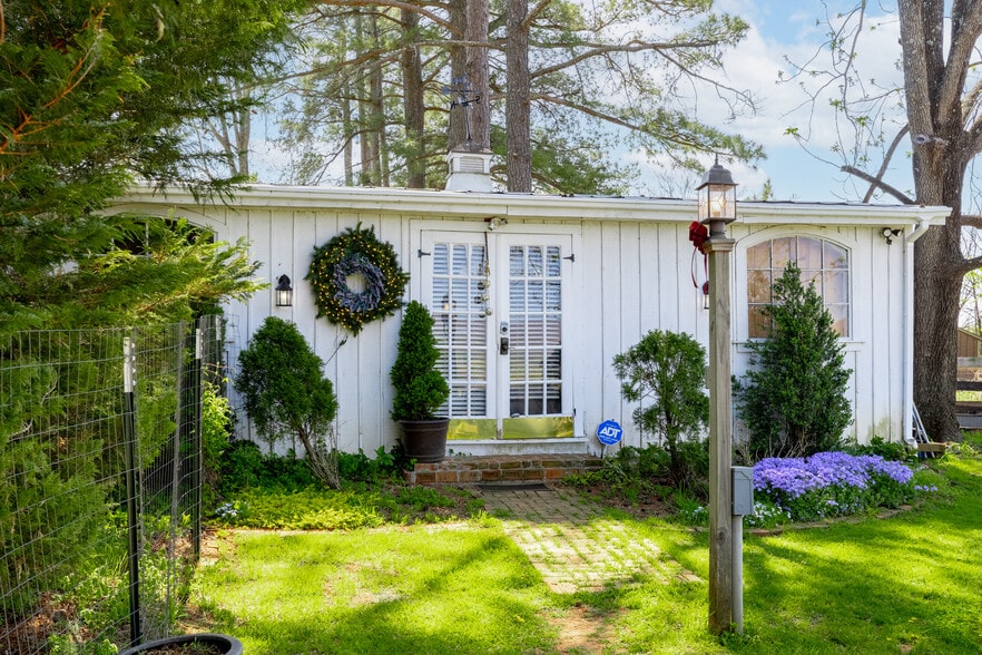 More Photos Of 2416 Lowesville Rd, Amherst Hospitality For Sale