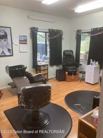 More Photos Of 37 Fremont Lake Road, Pinedale Medical For Sale