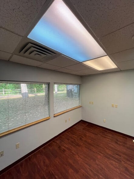 More Photos Of 411 W Lake Lansing Rd, East Lansing Unknown For Lease