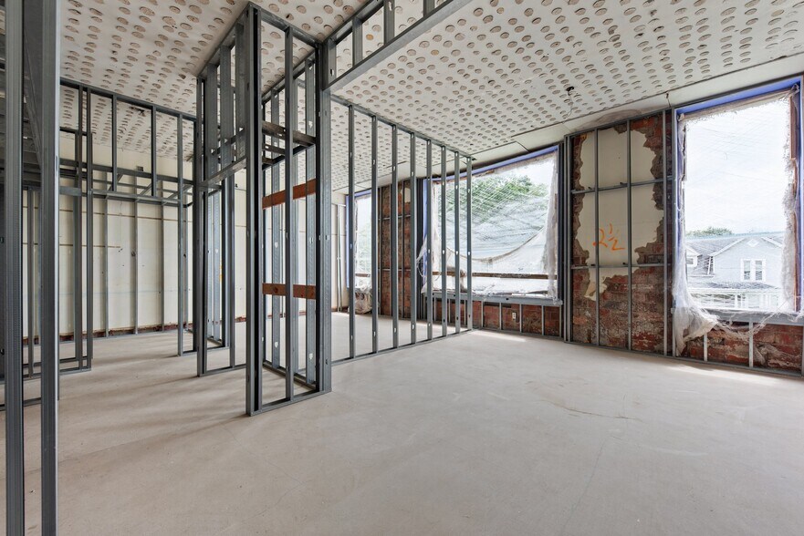 More Photos Of 200 S Green St, Georgetown Loft Creative Space For Sale