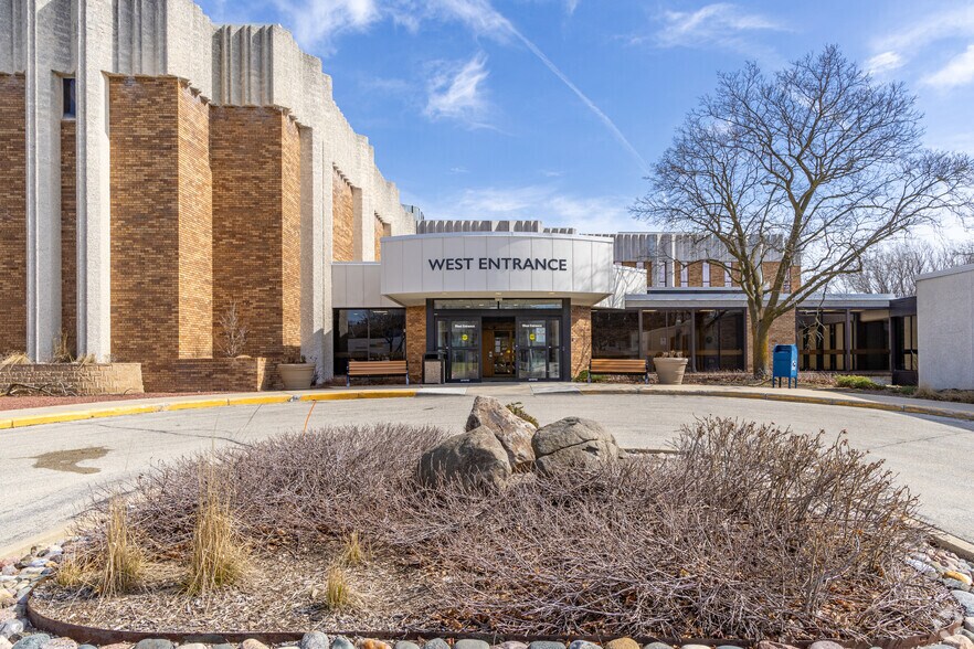 More Photos Of 1111 Delafield St, Waukesha Medical For Lease