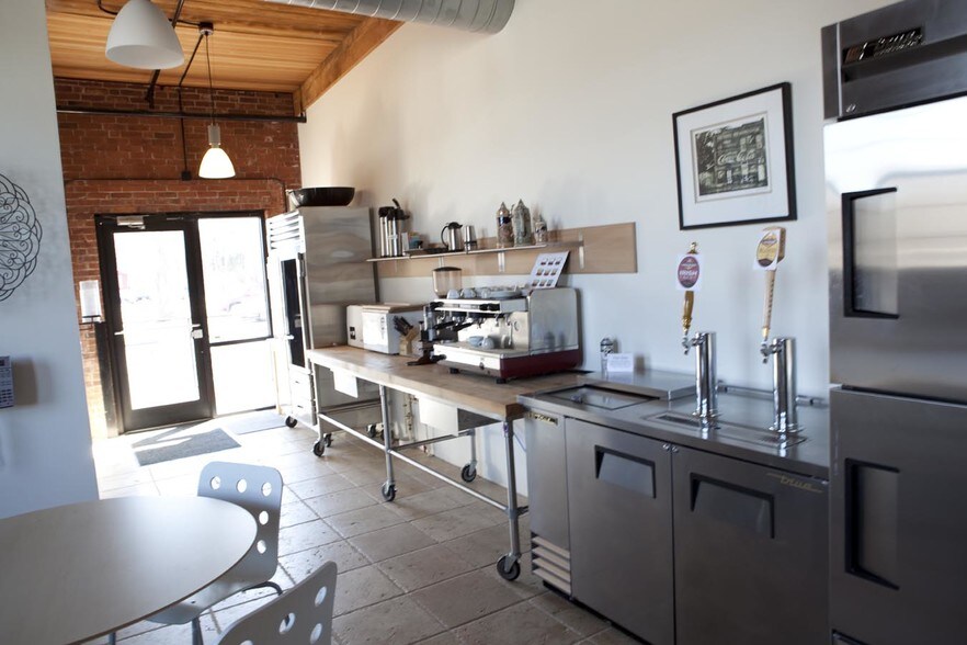 More Photos Of 409 Canal St, Plantsville Loft Creative Space For Lease