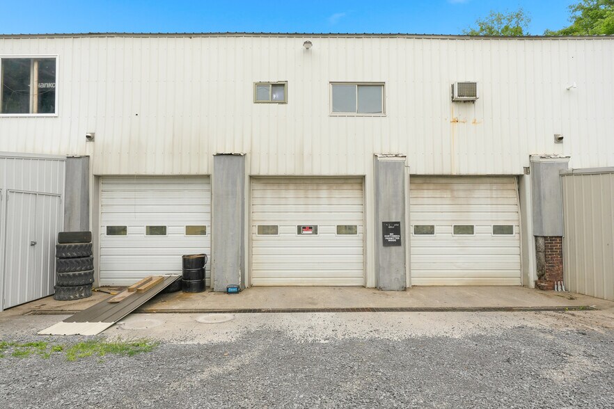 More Photos Of 622 Blue Horizon Dr, Morgantown Auto Repair For Sale