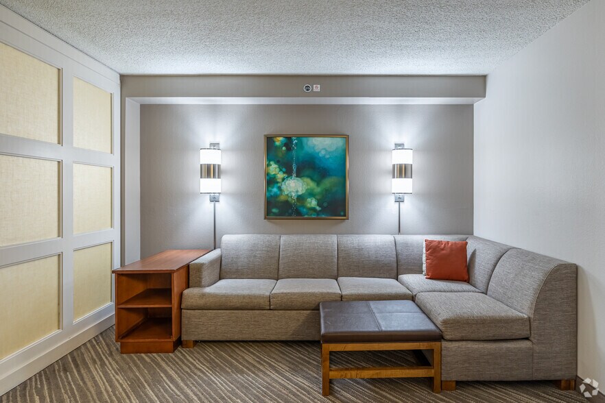More Photos Of 4610 W Walnut St, Rogers Hotel For Sale