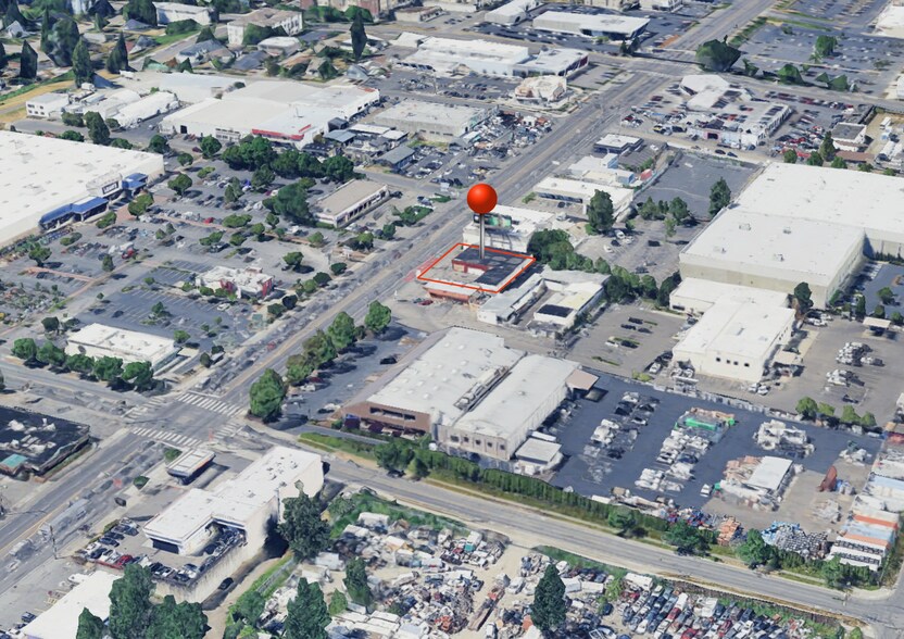 More Photos Of 12546 Aurora Ave N, Seattle Freestanding For Lease