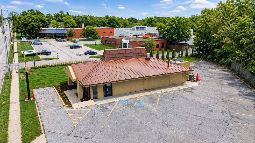 Primary Photo Of 6120 Grand Ave, Des Moines Restaurant For Sale