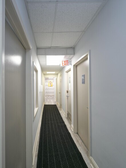 More Photos Of 7300 N Cicero Ave, Lincolnwood Loft Creative Space For Sale