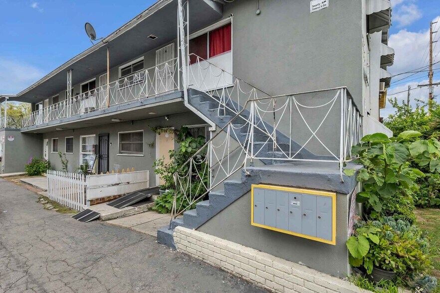 More Photos Of 6860-6870 Hazeltine Ave, Van Nuys Apartments For Sale