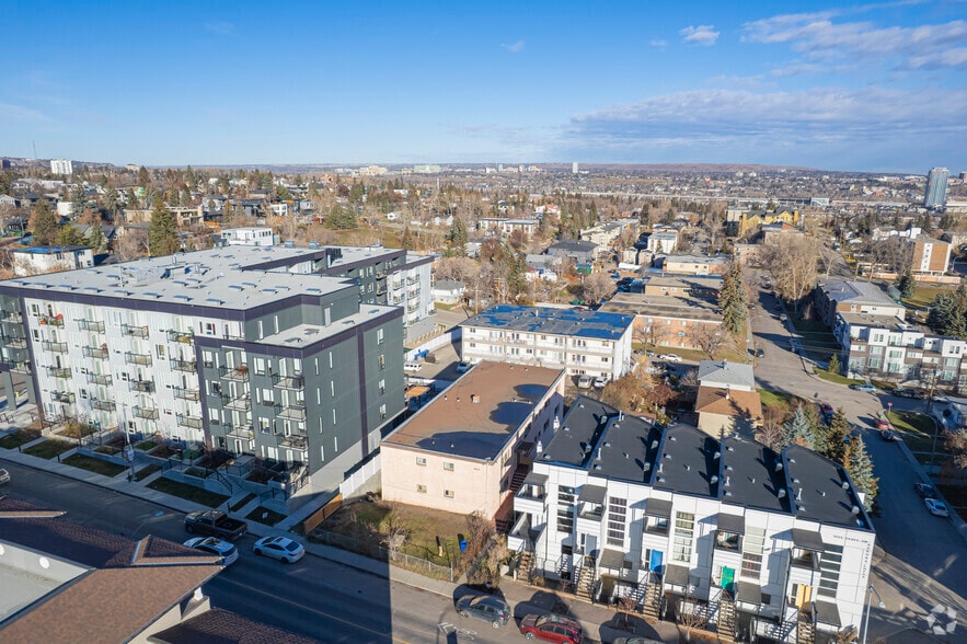 More Photos Of 1812 26th Ave SW, Calgary Apartments For Sale