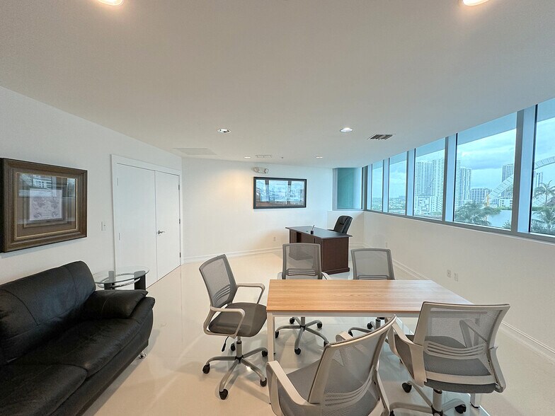 More Photos Of 900-990 Biscayne Blvd, Miami Apartments For Sale