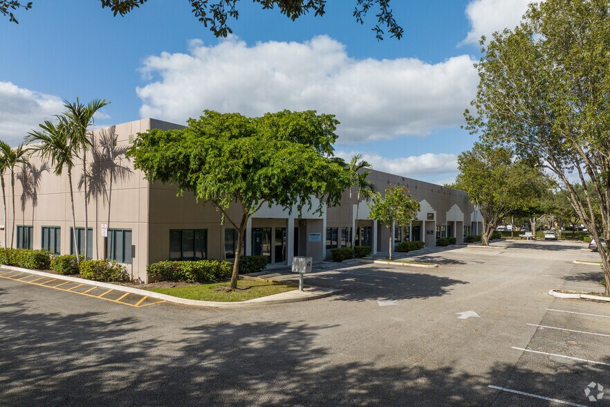 More Photos Of 10000-10140 NW 53rd St, Sunrise Warehouse For Lease