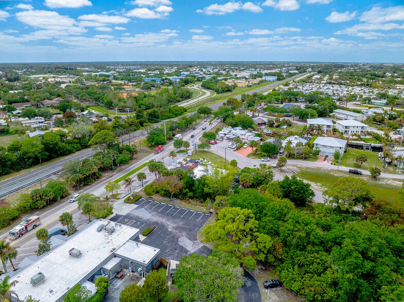 More Photos Of 4625 SE Dixie Hwy, Stuart Office For Sale
