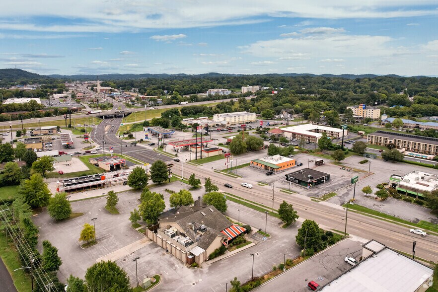 More Photos Of 110 Cedar Ln, Knoxville Restaurant For Lease