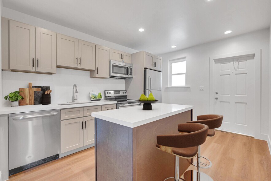 More Photos Of 893 NE 81st St, Miami Apartments For Sale