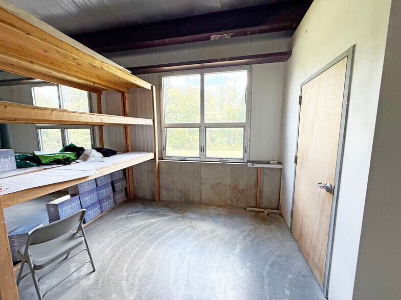 More Photos Of 810 Soldiers Way, Evansville Schools For Sale