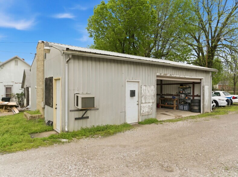 More Photos Of 1525 E Florida St, Springfield Auto Repair For Sale