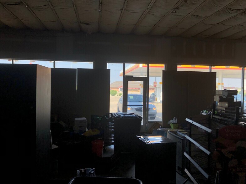 More Photos Of 1910 W Reynolds St, Pontiac General Retail For Lease