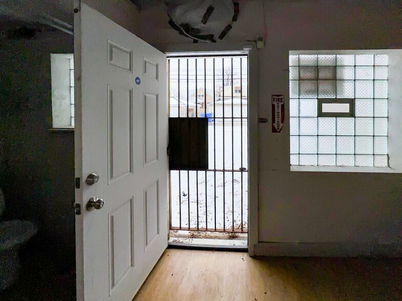 More Photos Of 6338 S Pulaski Rd, Chicago Storefront For Lease
