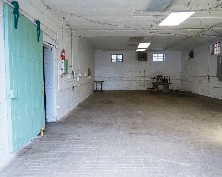 More Photos Of 411 Horace St, Cincinnati Light Manufacturing For Sale