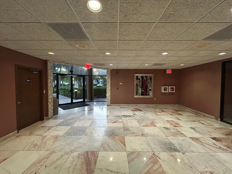 More Photos Of 300 Lock Rd, Deerfield Beach Office For Lease