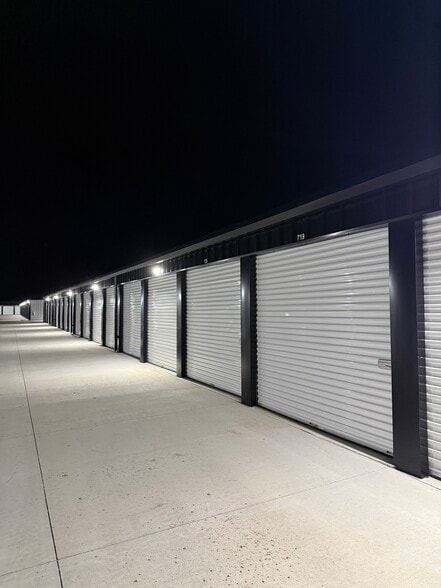More Photos Of 1308 Adair Ct SW, Cedar Rapids Self Storage For Sale