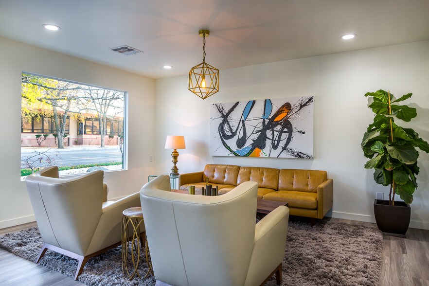 More Photos Of 303 S Robinson St, Tehachapi Office For Lease