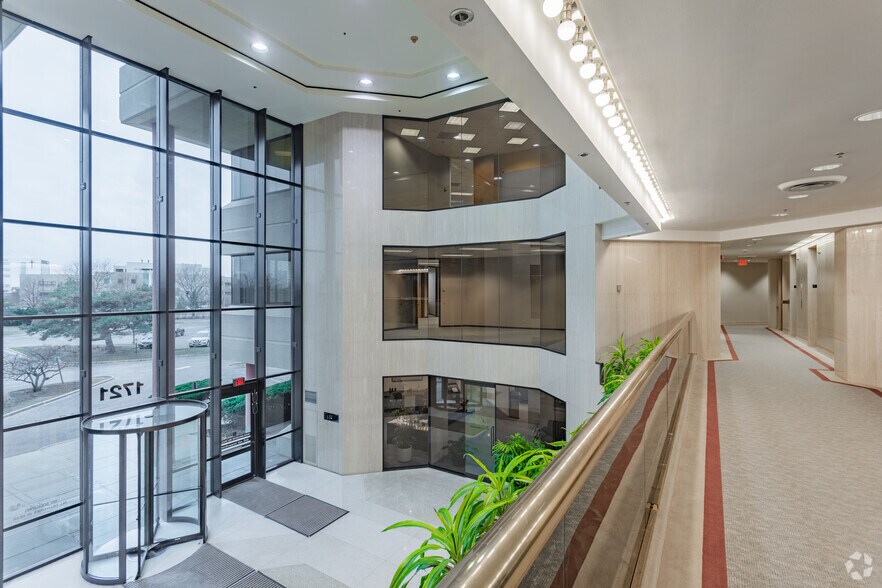 More Photos Of 1721 Moon Lake Blvd, Hoffman Estates Office For Lease