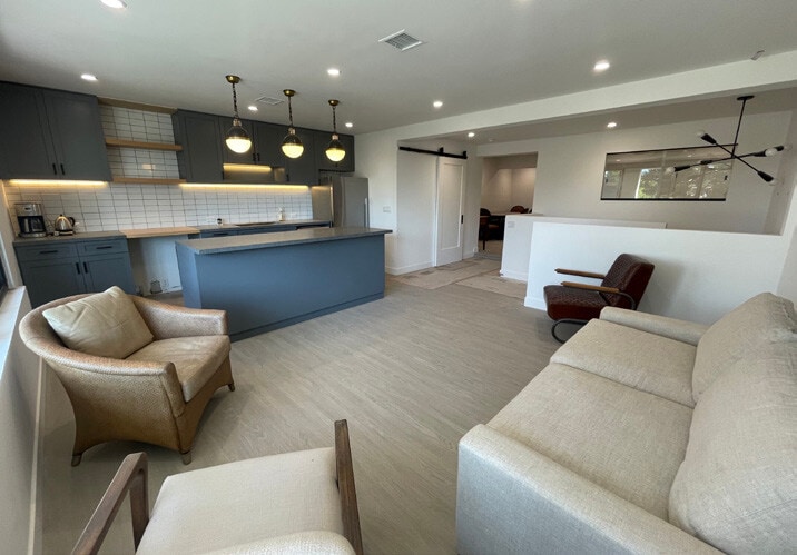 More Photos Of 711 W 17th St, Costa Mesa Light Manufacturing For Sale