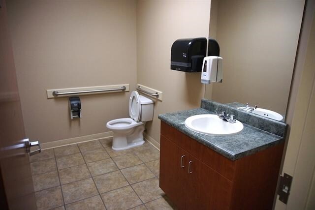 More Photos Of 249A W Church St, Lexington Medical For Lease