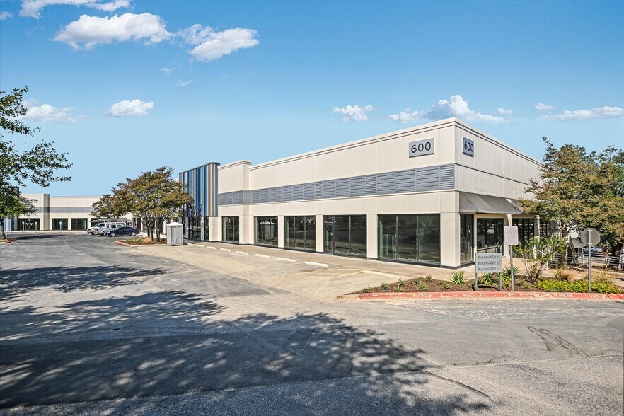 More Photos Of 4544 S Lamar Blvd, Austin Office For Sale