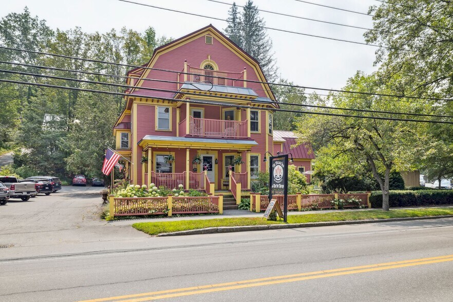More Photos Of 41 Pleasant St, Woodstock Hospitality For Sale