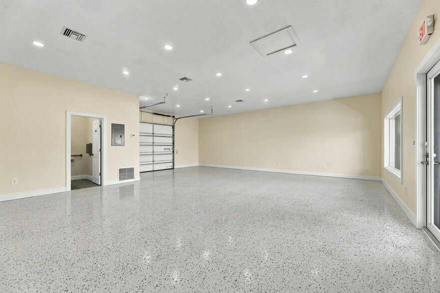 More Photos Of 1228 S Hopkins Ave, Titusville Office For Sale