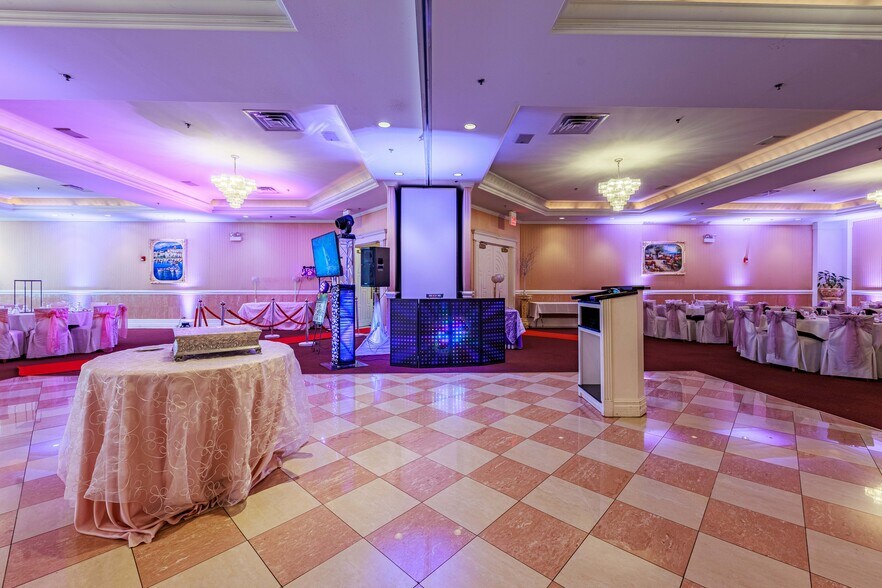 More Photos Of 3237 S Harlem Ave, Berwyn Specialty For Sale