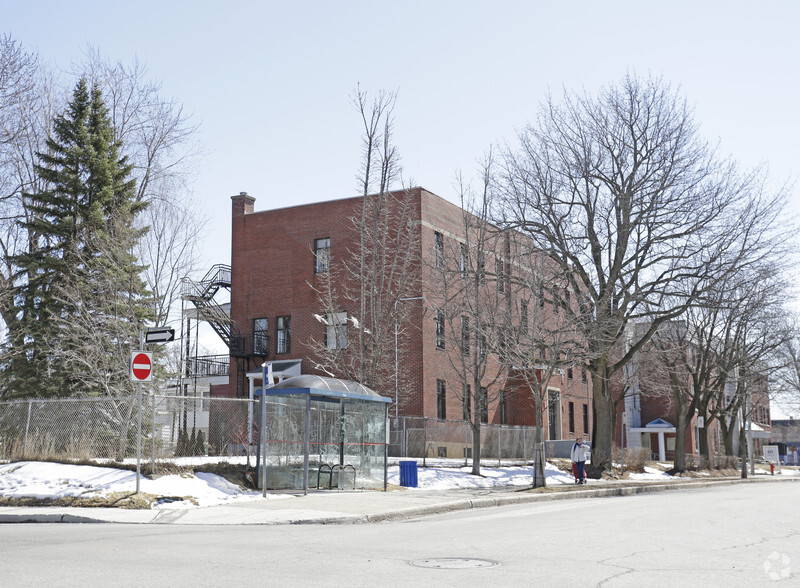 Primary Photo Of 63 Av 4e, Montréal Office For Sale