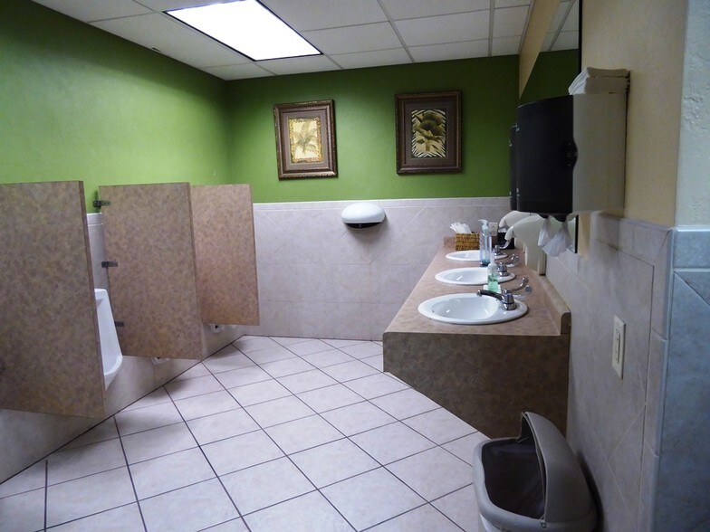 More Photos Of 879 Freeport Rd, Creighton Medical For Sale