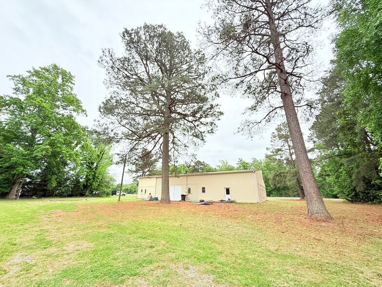 More Photos Of 7154 Richmond Hwy, Tappahannock Light Manufacturing For Sale