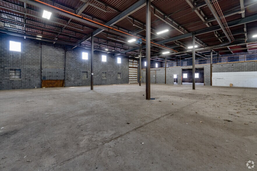 More Photos Of 1121 River St, Lansing Distribution For Lease