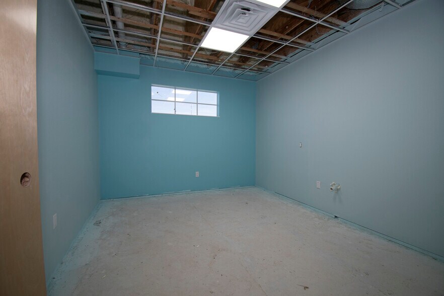 More Photos Of 4535 Tamiami Trl, Port Charlotte Office For Lease