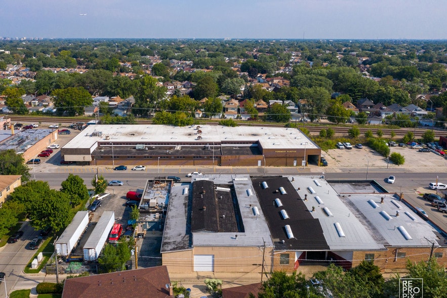More Photos Of 7829-7839 W Grand Ave, Elmwood Park Warehouse For Lease