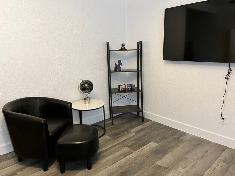 More Photos Of 2201 E Cactus Rd, Phoenix Apartments For Sale