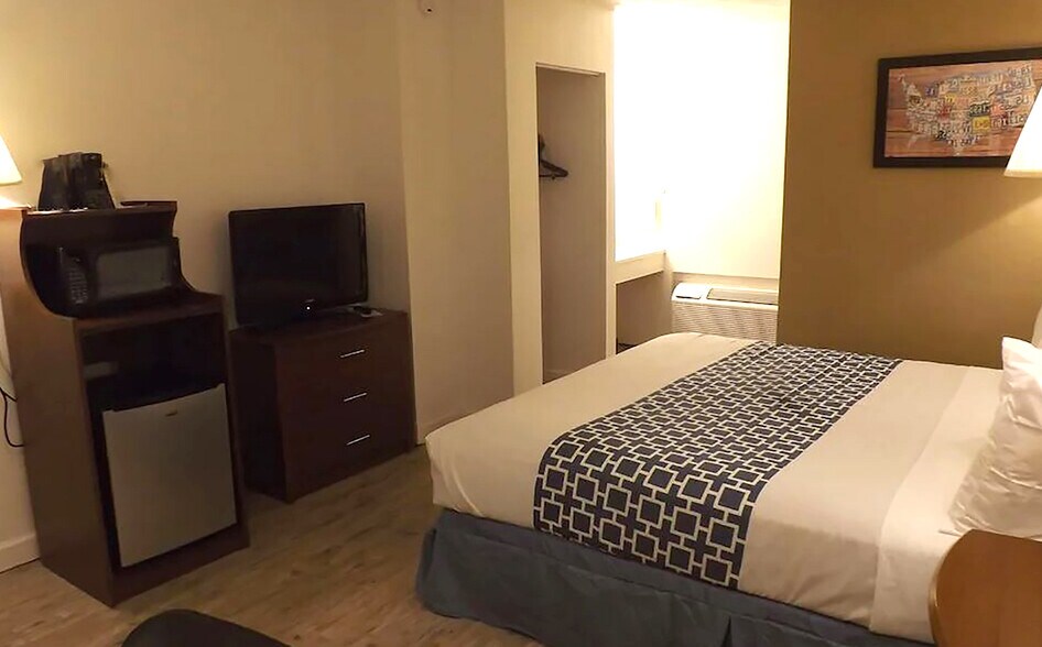 More Photos Of 612 W B St, McCook Hotel For Sale