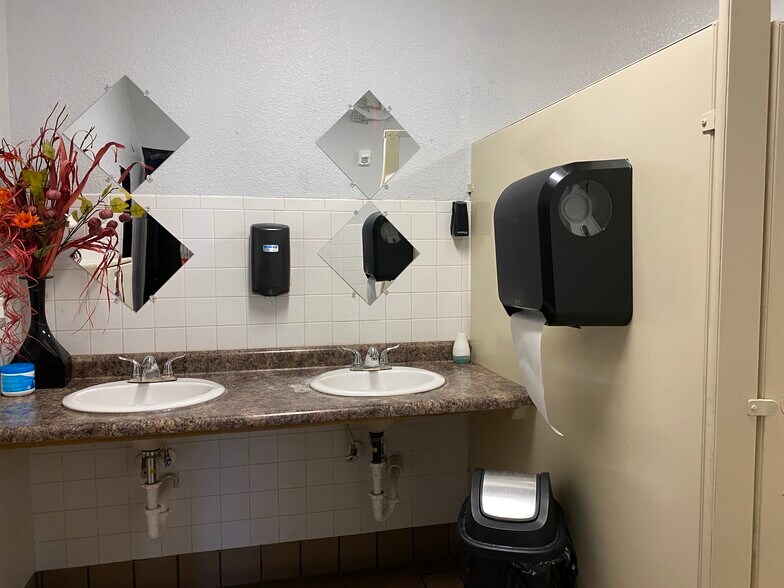 More Photos Of 1828 Plover Rd, Plover General Retail For Lease