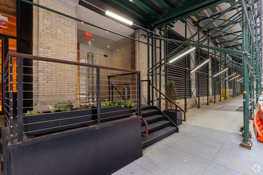 More Photos Of 95 Vandam St, New York Apartments For Sale