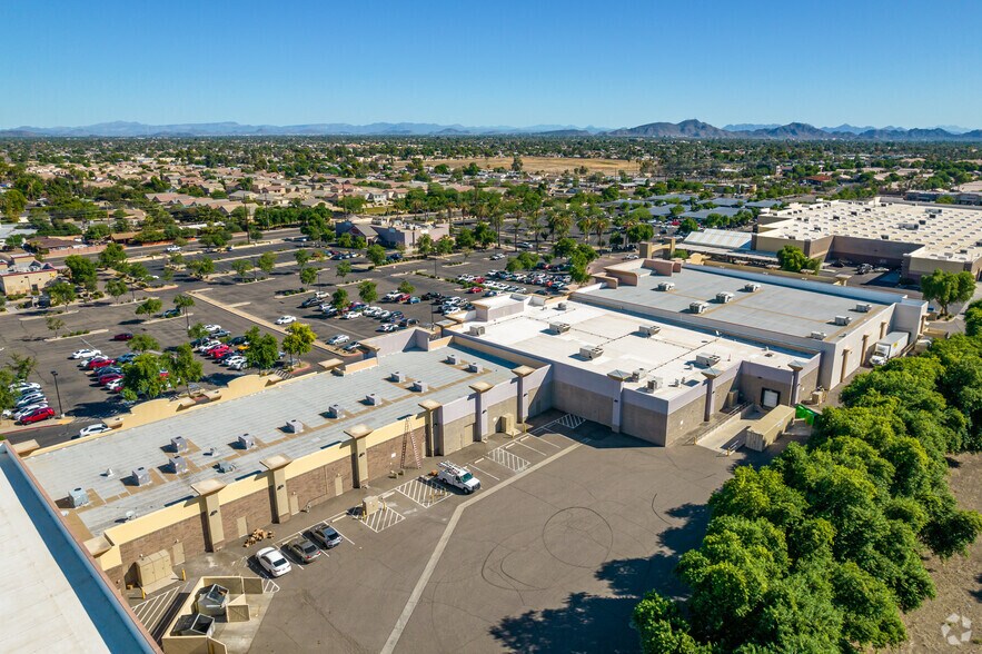 More Photos Of 5707 W Northern Ave, Glendale General Retail For Lease