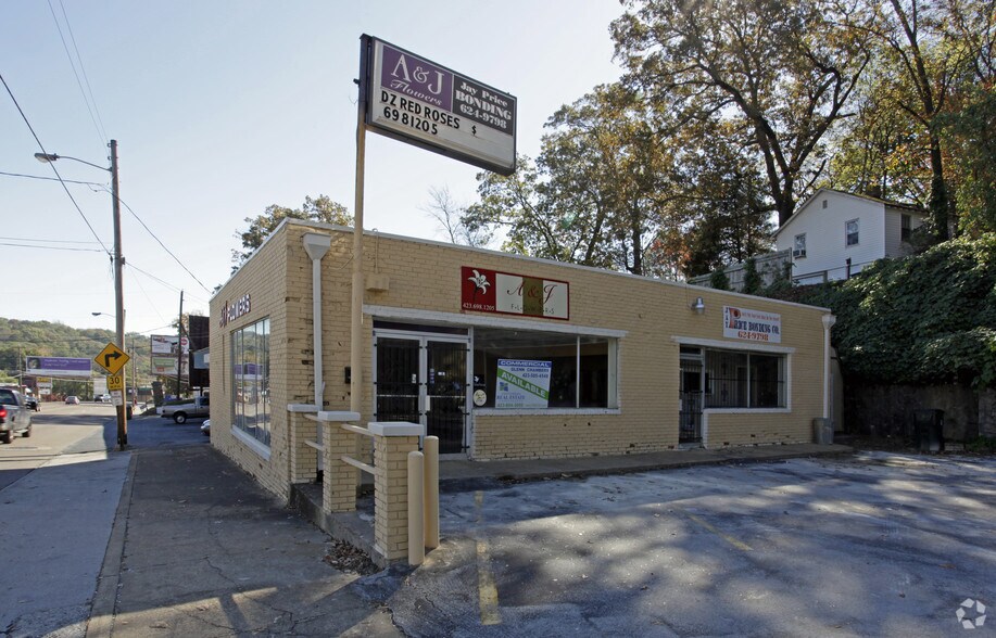 Primary Photo Of 3450 Brainerd Rd, Chattanooga Freestanding For Sale