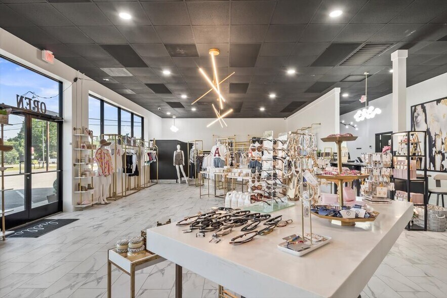 More Photos Of 11743 US Highway 431, Guntersville General Retail For Sale