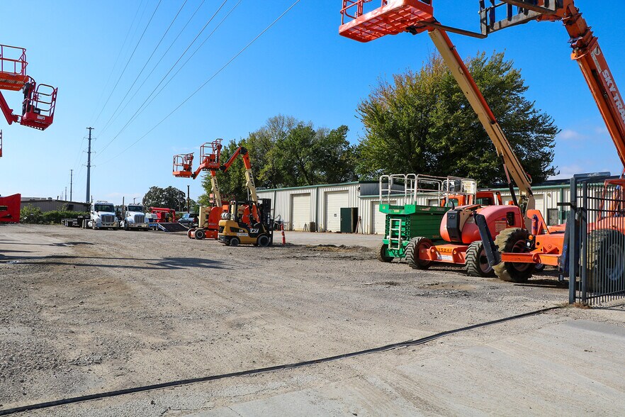 More Photos Of 2338-2354 Joe Field Rd, Dallas Industrial For Lease