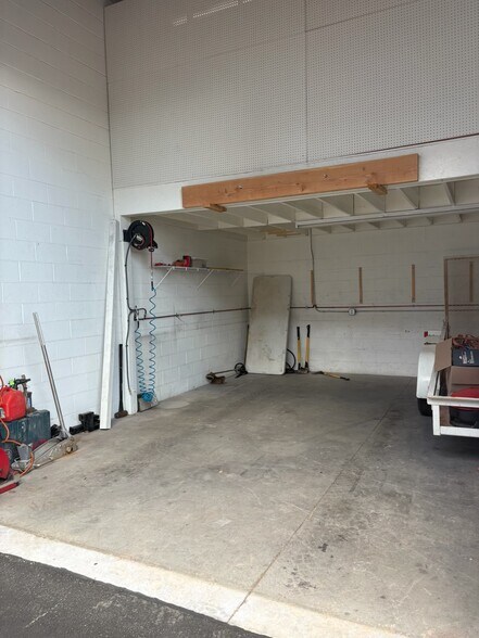 More Photos Of 1603-1615 Ann Way, Boulder City Light Manufacturing For Sale